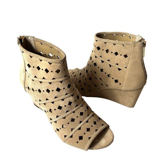 Michael Kors Women's 9.5 M Beige Wedge Suede Wrap Cutout Back Zip Peep Toe Heels - Picture 1 of 10